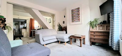 Sunny, small double room in lovely shared house Main Photo