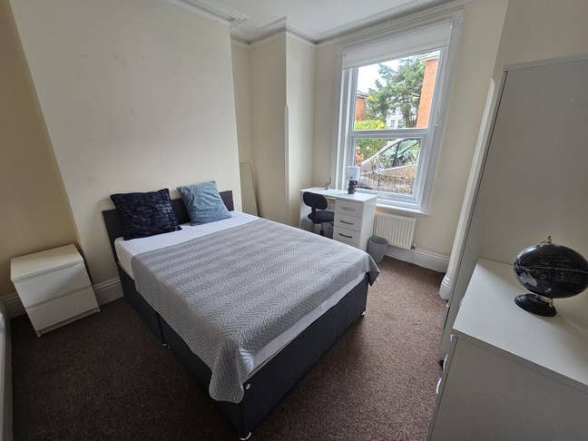 Spacious double rooms in Winton for professionals. Main Photo