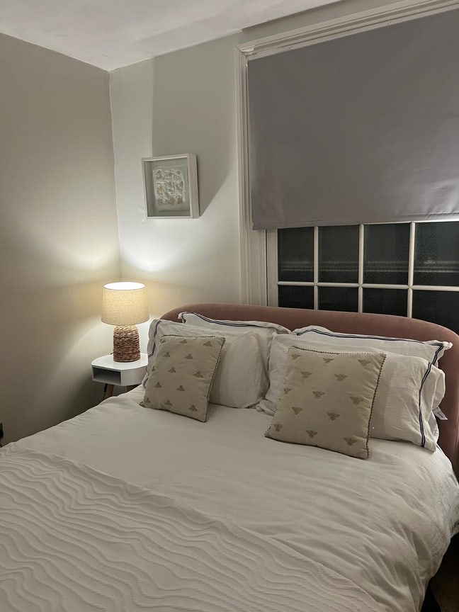 Bright 2 bed flat Grove Park Se12  Main Photo