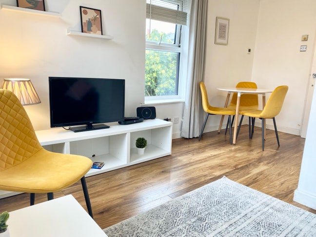 1-bed apartment close to City and Canary wharf  Main Photo