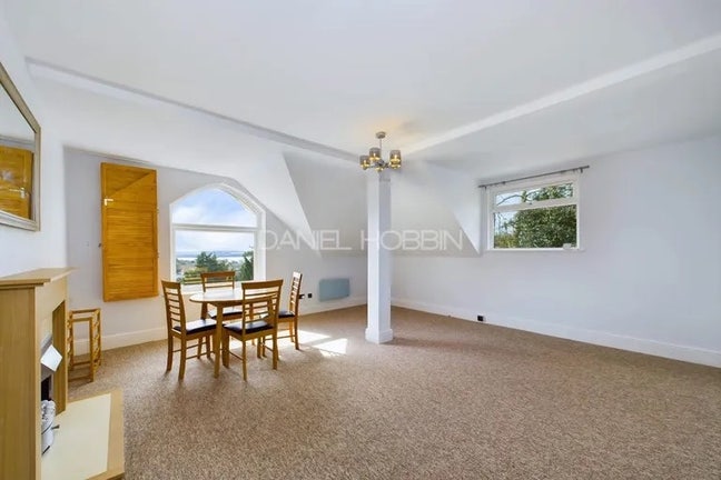 Room in top floor apartment  ..  Main Photo