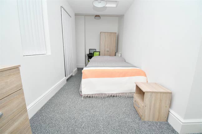 Doble Bed Room Available to Let!! Bills Included!! Main Photo