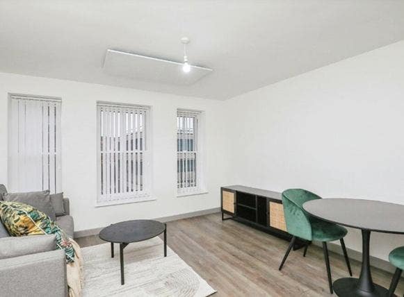 Room in a 2-bedroom flat  Main Photo