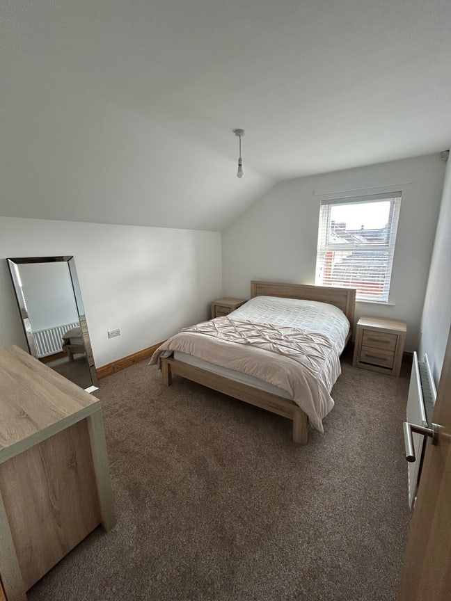 1 double room, with own bathroom in North Belfast  Main Photo