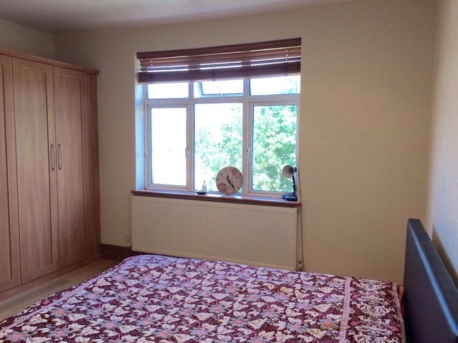 Double room near Redbridge station - £700/m Main Photo