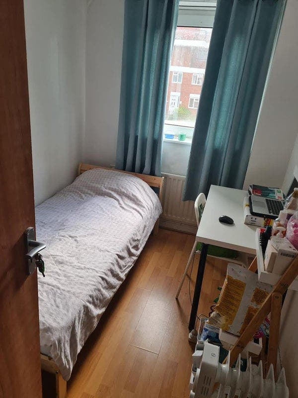 Cozy Single Room ! Bethnal Green ! Available Now ! Main Photo