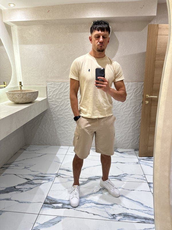 Looking for a place  Main Photo