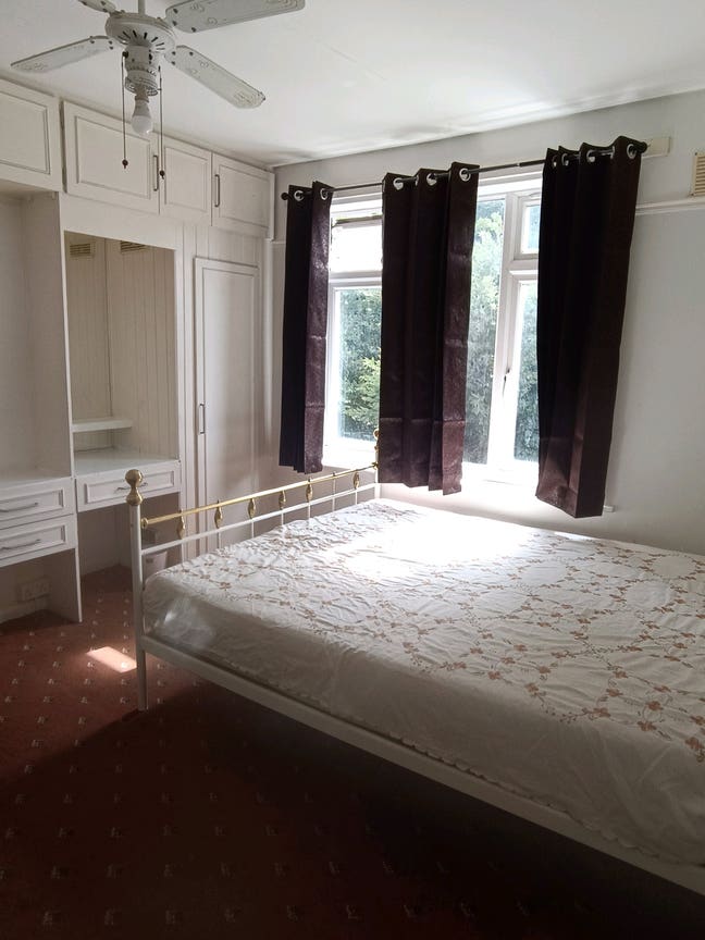 Big double room in Hounslow east near underground Main Photo