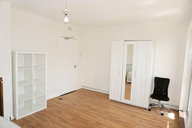Spacious 3 - 4 Bedroom flat in Hackney E5 Main Photo