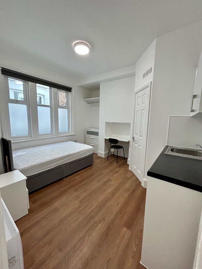  ☆ Contemporary Double Room with En-Suite ☆ Main Photo
