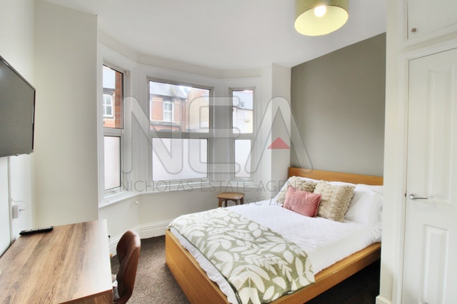 BRAND NEW house share, near Reading West Station! Main Photo