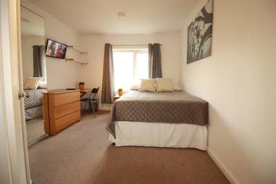 Double Ensuite - Canada Water Main Photo