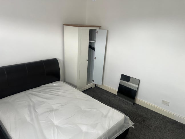 Double room newly refurbished E126EJ Main Photo