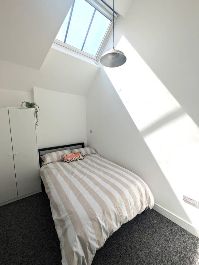 Newly Renovated - 6 Double Rooms Available Now Main Photo
