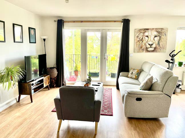 Ensuite double room available in 2 bed flat share. Main Photo