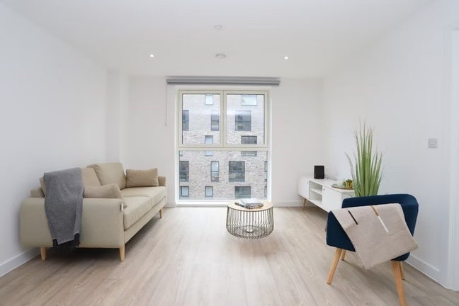 Large double room in 2-bed apartment Salford Quays Main Photo