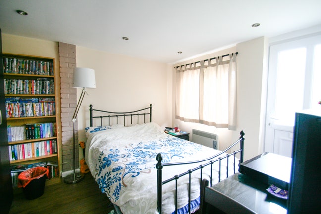 Ensuite room available 01/11/25 Main Photo