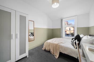 Modern Professional House Share! Main Photo