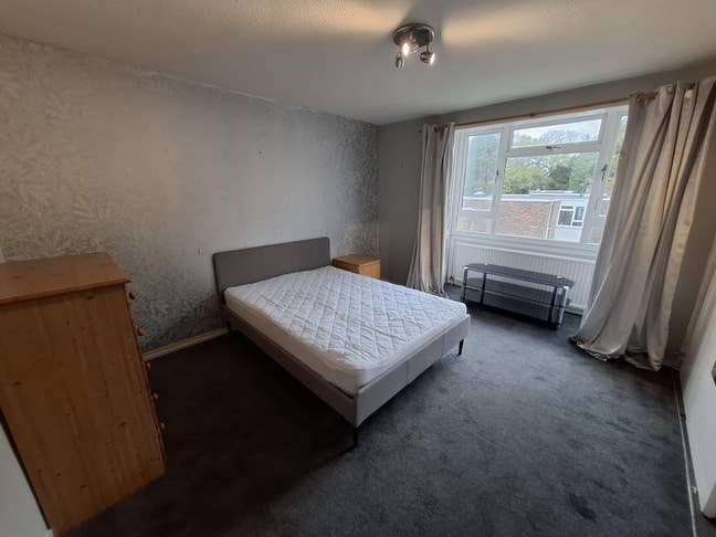 Good sized double room to rent £650 per month Main Photo