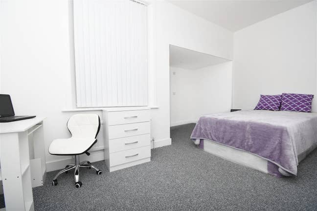 ROOMS TO RENT!!1 Stunning house share available !! Main Photo