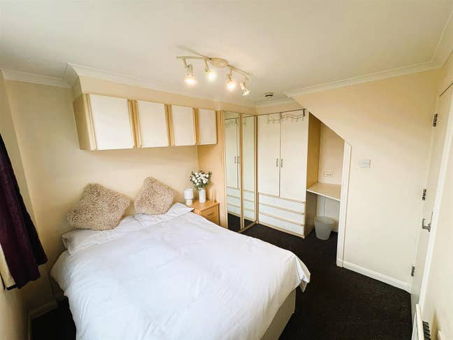 Double Room- Hatfield Crescent Main Photo