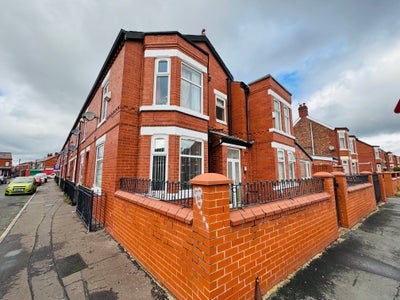 Lovely Home Share - Seedley Park Road Main Photo