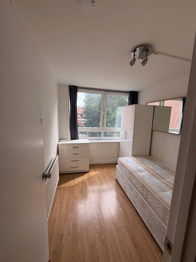 Cozy Single Room 5 Mins Battersea Park Main Photo