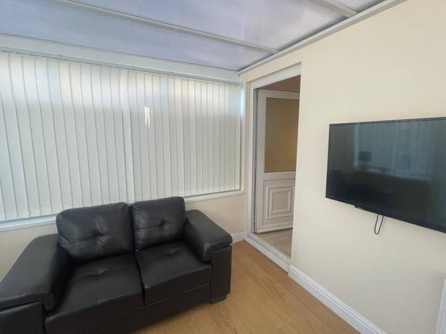 No Deposit! Single En-Suite Close to Dri Main Photo