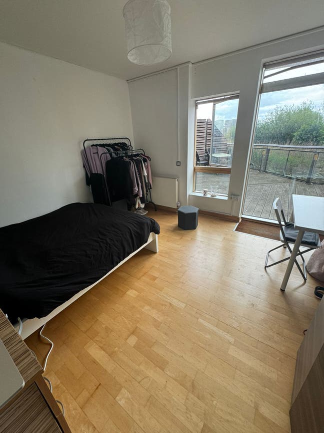 Spacious Room with Private Terrace|North Greenwich Main Photo