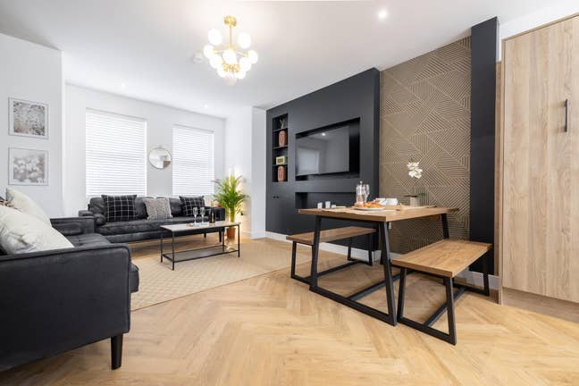 Beautiful Rooms in BT5 Hmo - Stunning!  Main Photo