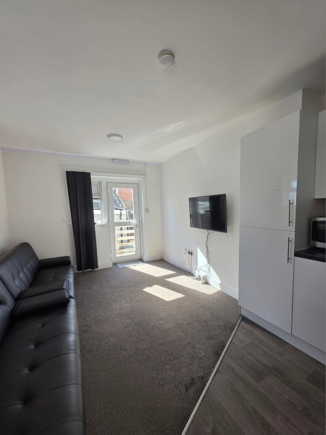8-Bed Student House, Pen-y-Wain Road, Cathays Main Photo