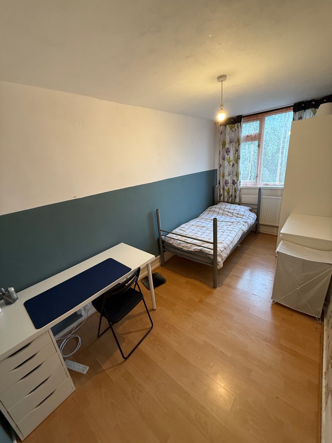 Female Only - Single Bedroom in House Share Main Photo