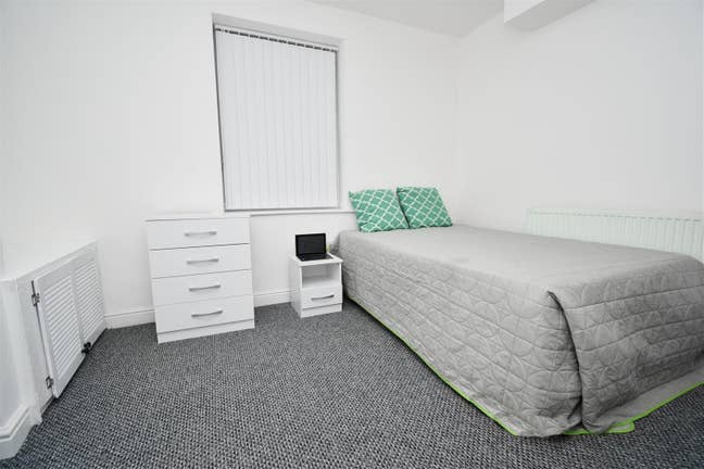 Fully Furnished Rooms Available in Preston!! Main Photo