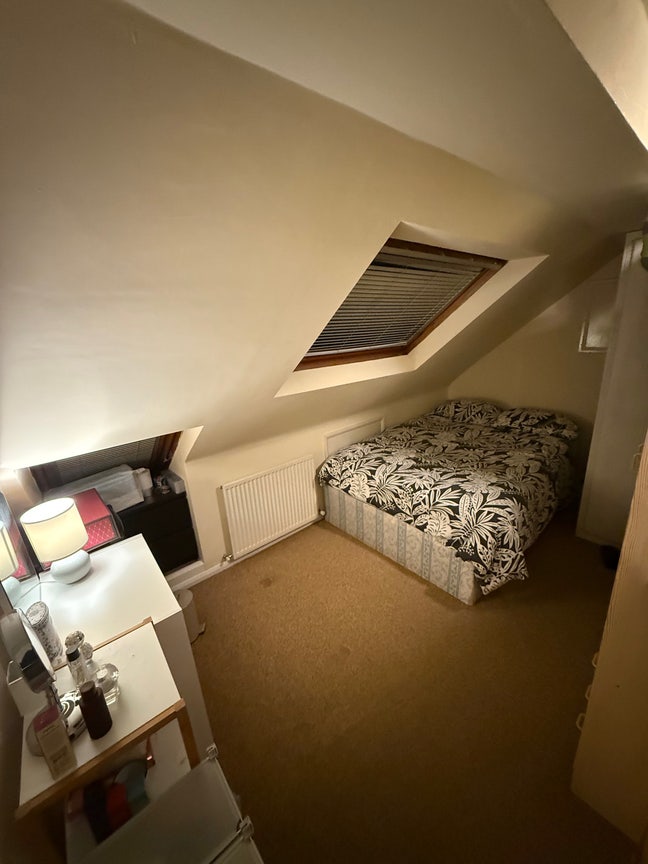 1 Double Bedroom available to rent Main Photo