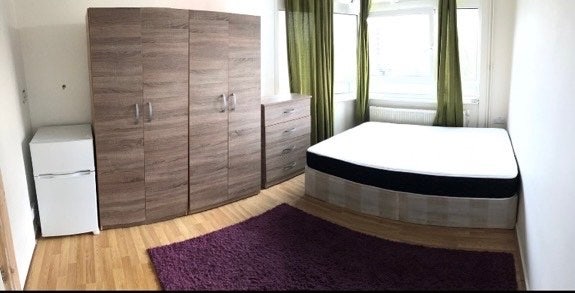 🛏️ Double Room to Let in - Oval Main Photo