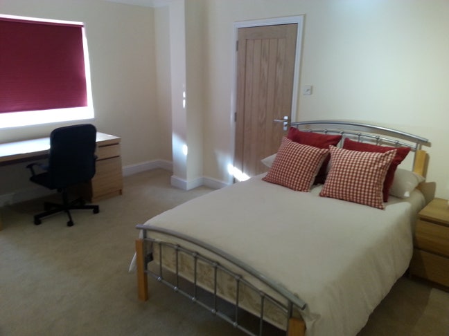 A Lovely big en suite room in a beautiful house Main Photo