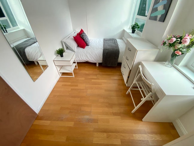💥Amazing Double room near Canary Wharf💥 Main Photo