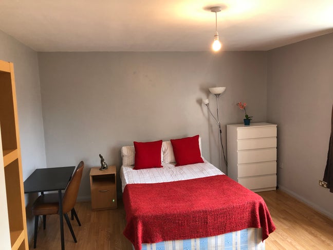 Amazing Double Bedroom- Bermondsey/ London Bridge Main Photo