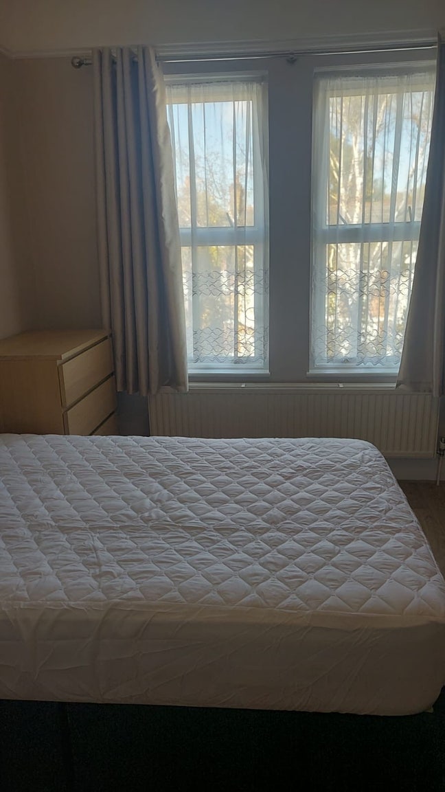 Double room to let in Queens Park NW6  Main Photo
