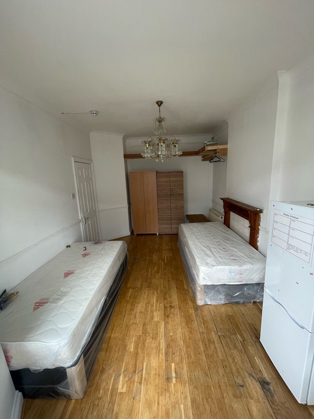 🛏️ Double Room to Let in - Dollis Hill Main Photo