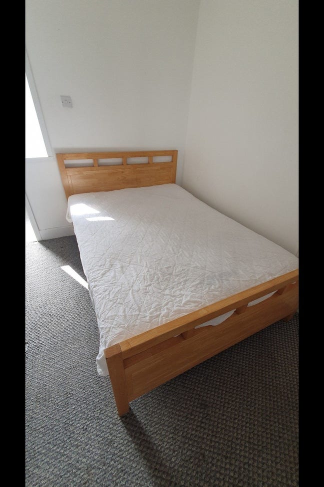 Single En Suite Room Suitable For A Professional Main Photo
