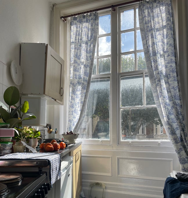 Cosy bed seat in central London, very bright Main Photo