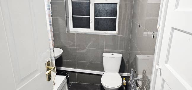 Double room in large ground floor apartment Main Photo