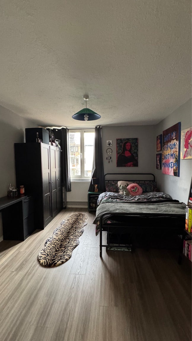 En-suite Spacious double room by Victoria Park Main Photo