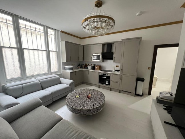 Luxury 2-Bedroom Flat on Baker Street  Main Photo