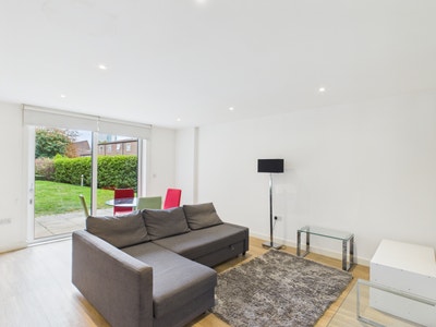 Surrey Quays – 1 Bedroom Flat Main Photo