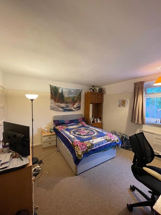 Spacious Double room next to Eaton Park Main Photo