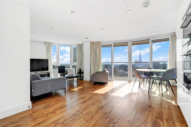 ALDGATE - 3 Bed apartment, 1 room available Main Photo