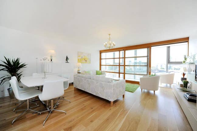 Stunning river views apartment In Wandsworth Main Photo
