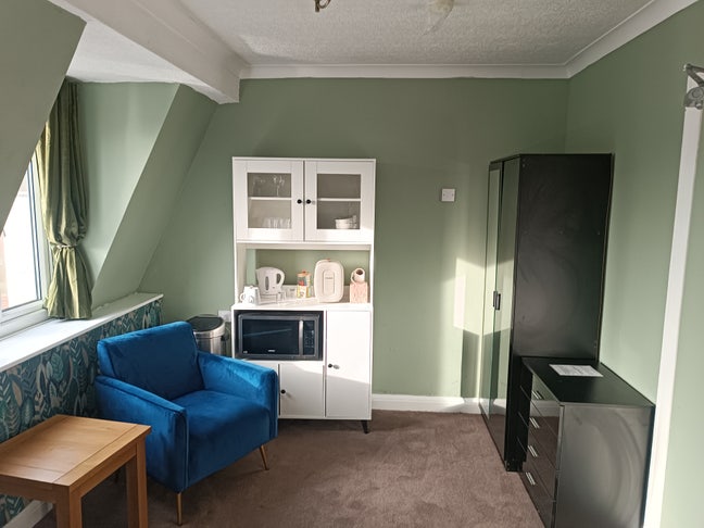 Furnished Studio Room Main Photo
